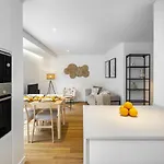 Whome Chic & Stylish Retreat In Estoril's Finest Location 公寓