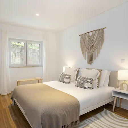 Whome Chic & Stylish Retreat In Estoril's Finest Location شقة إستوريل