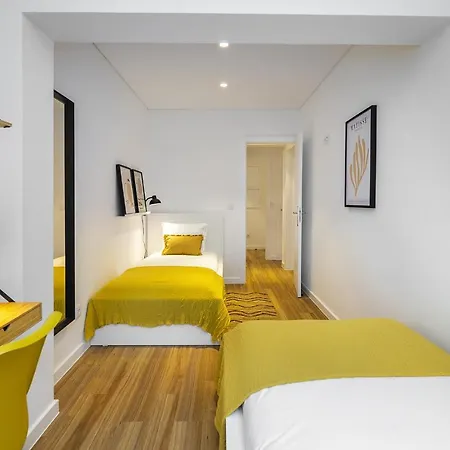 Whome Chic & Stylish Retreat In Estoril's Finest Location إستوريل