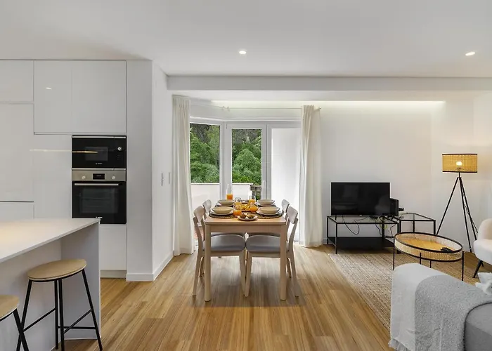 Whome Chic & Stylish Retreat In Estoril's Finest Location *