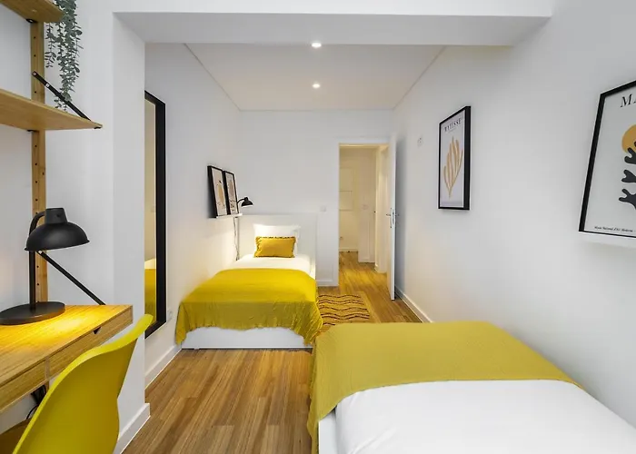 Whome Chic & Stylish Retreat In Estoril's Finest Location إستوريل