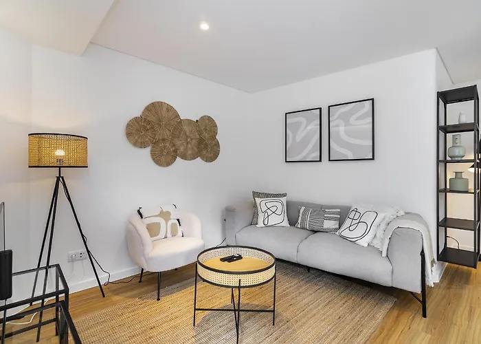 Whome Chic & Stylish Retreat In Estoril's Finest Location
